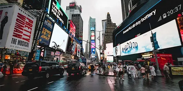 THE SECRET
PSYCHOLOGY BEHIND
ADS THAT WORK